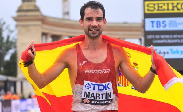 阿斯顿马丁绝杀迈凯伦，佩雷兹带队取胜