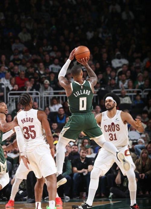 76人翻盘北京队,利拉德惊艳四座 76人翻盘北京队,利拉德惊艳四座