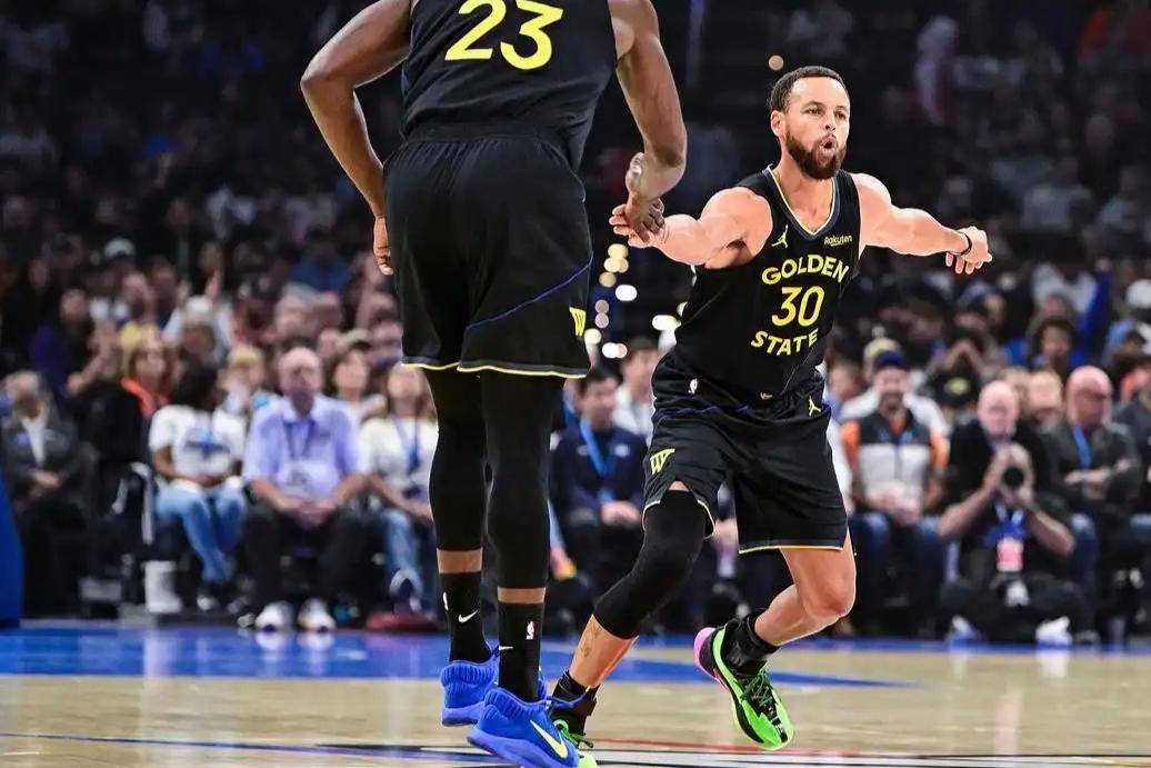 雷霆横扫步行者，库里高光表现