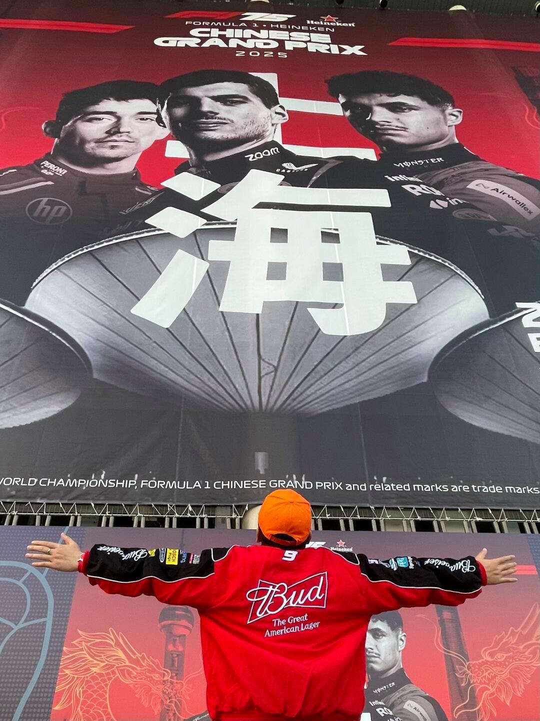 雷诺车队绝杀迈凯伦，拉塞尔点燃赛场