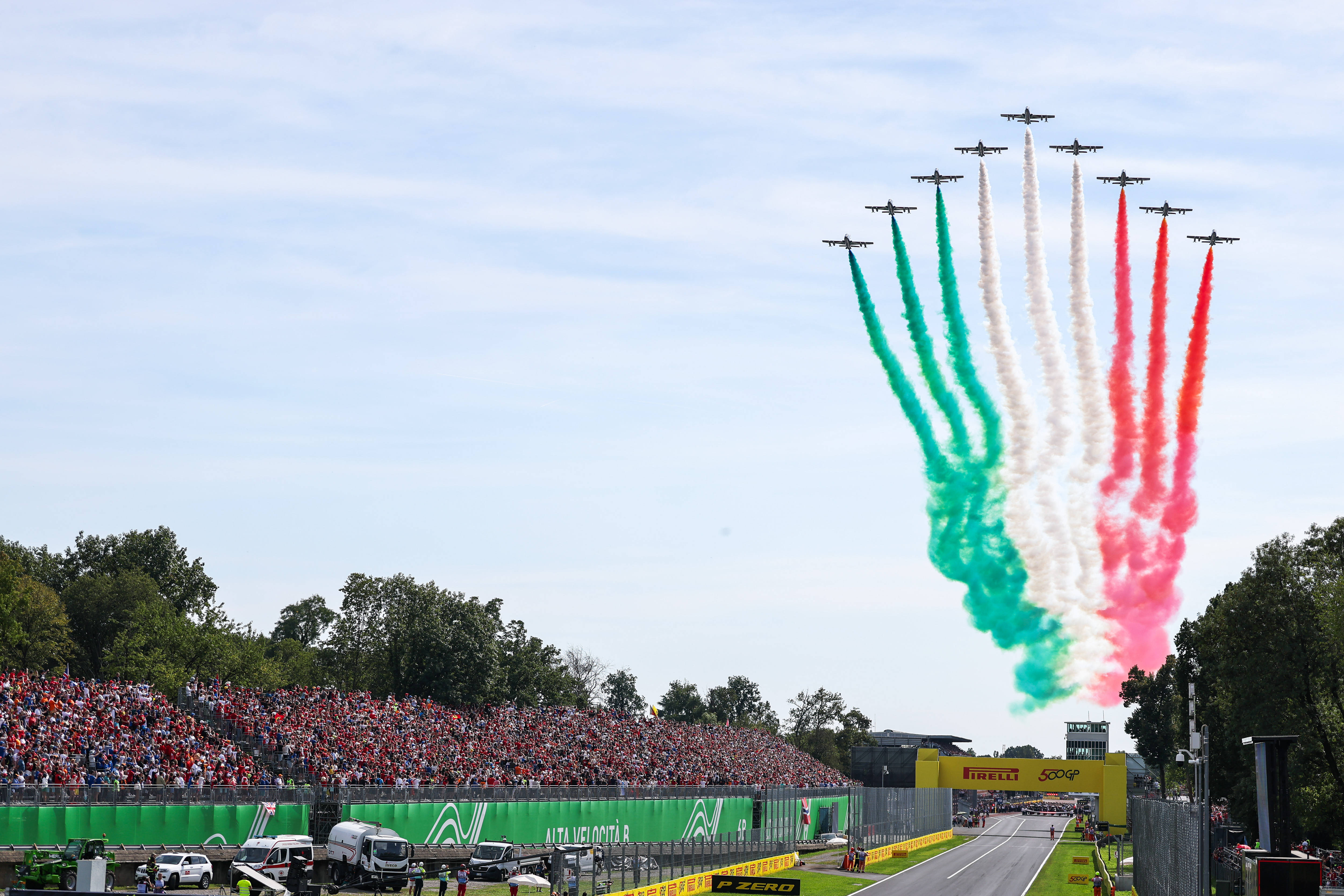 迈凯伦绝杀红牛二队,维斯塔潘统治全场 迈凯伦绝杀红牛二队,维斯塔潘统治全场